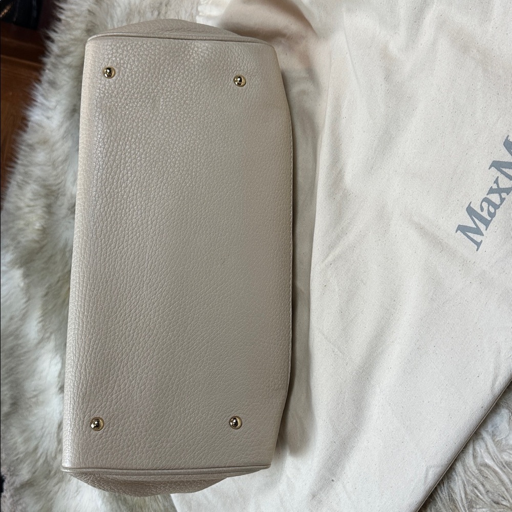 Max Mara Neutral Leather Top Handle Bag | Gold Hardware | Made in Italy - Picture 14 of 16